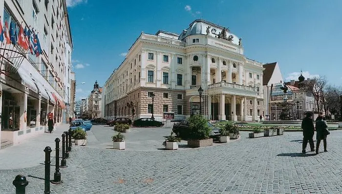 هوليداي إن براتيسلافا 4* براتسيلافا