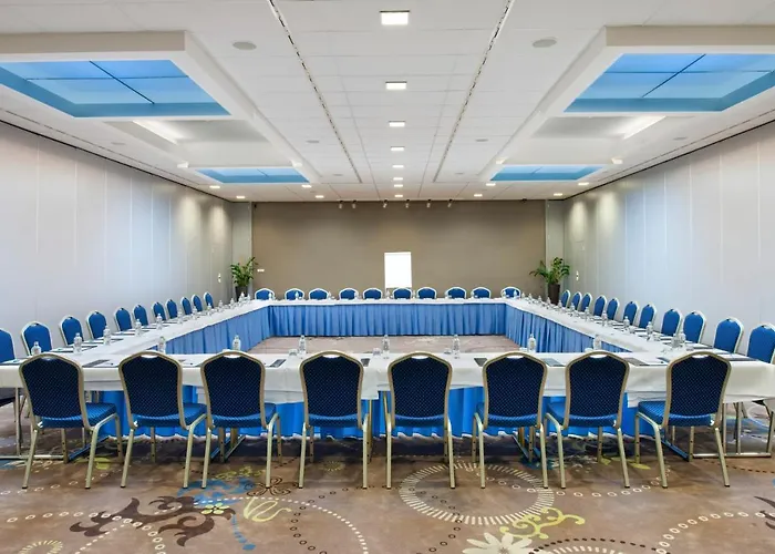 Hotel Holiday Inn Bratislava 4*