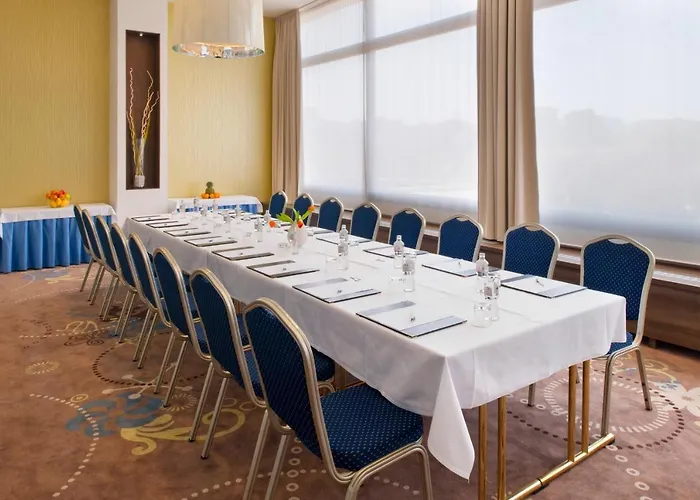 Holiday Inn Bratislava 4*