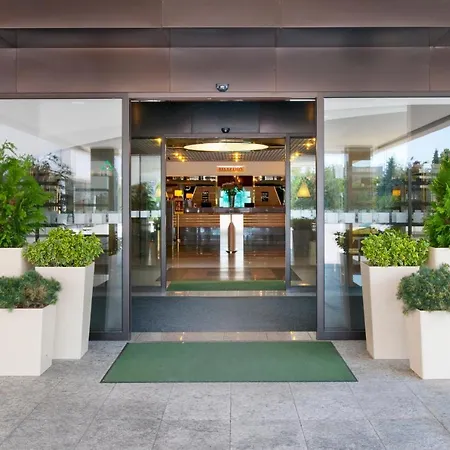 Отель Holiday Inn Bratislava 4*