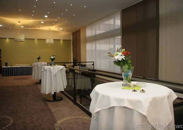 Holiday Inn Bratislava Отель Братислава