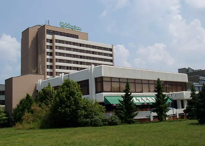 Holiday Inn Bratislava Отель