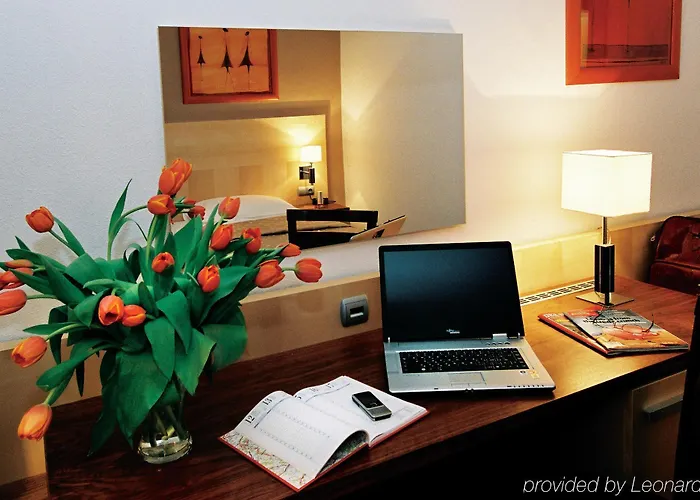 Holiday Inn Bratislava Отель 4*