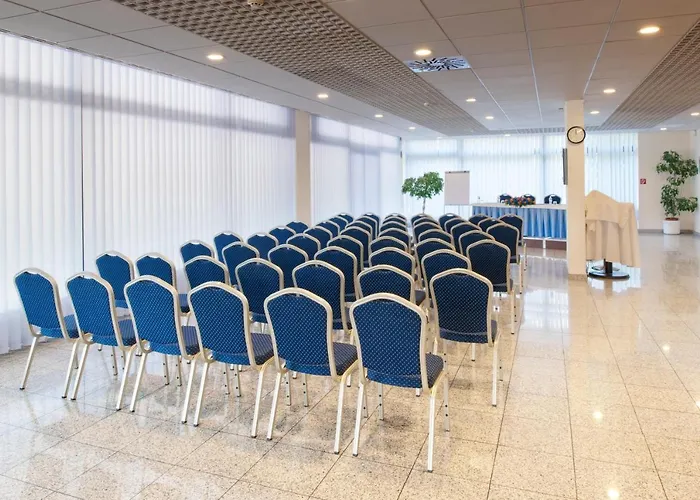 Holiday Inn Bratislava Братислава