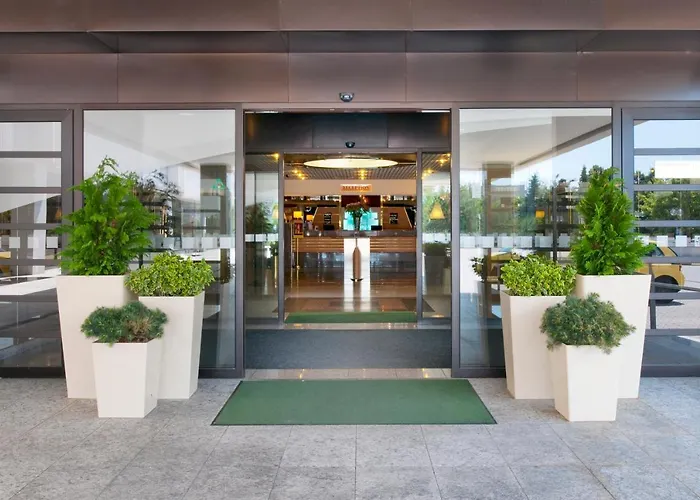 Hotell Holiday Inn Bratislava 4*