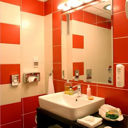 Holiday Inn Bratislava Готель Братислава
