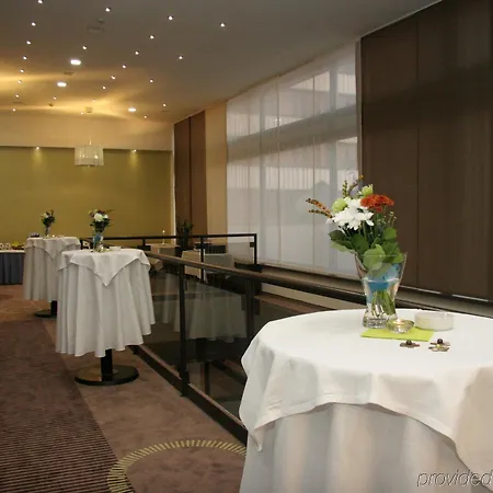 Holiday Inn Bratislava Готель Братислава