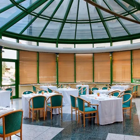 Holiday Inn Bratislava 4*